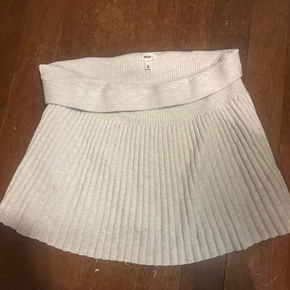 Large white Aerie athletic skirt